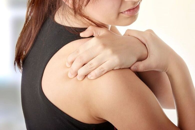 Nell'osteocondrosi cervicale, il dolore si irradia alla spalla